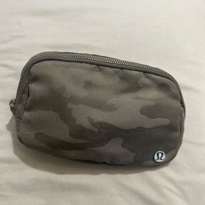 Lululemon Everywhere Belt Bag
